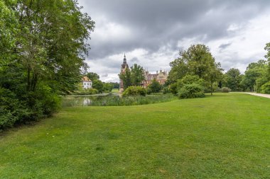 Kötü Muskau Kalesi ve Muskau Parkı.
