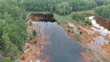 Leknica - renkli Geopark gölleri, Polonya.