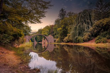 Rakotzsee, Almanya 'daki Ferris Köprüsü.