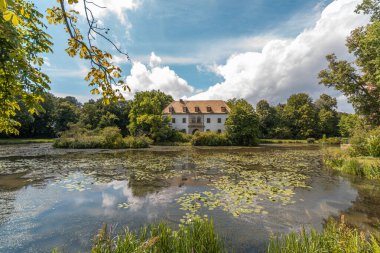Kötü Muskau Kalesi ve Muskau Parkı.