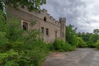 Silesian Windsor 'un Kalıntıları - Polonya' nın Szczodre kentindeki Sibyl Sarayı.
