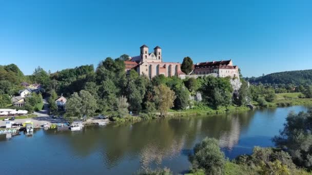 폴란드의 네츠에 수도원 — 비디오