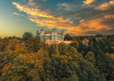 Wisnicz Kalesi, Polonya 'nın Wawel kentinden sonra Polonya' nın en büyük şatosu..