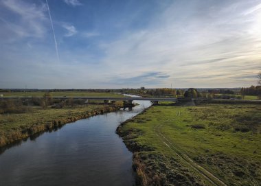 Polonya 'nın Sieradz kenti yakınlarındaki Warta Nehri..