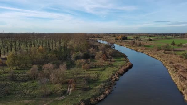 Річка Варта Біля Міста Серраджа Польща — стокове відео