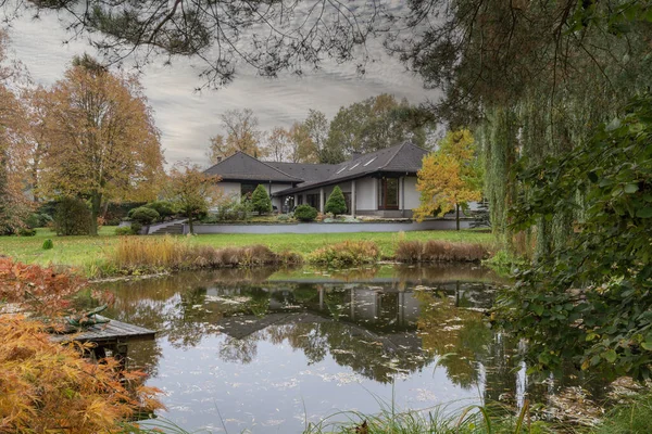 stock image Beautiful house with a large garden.