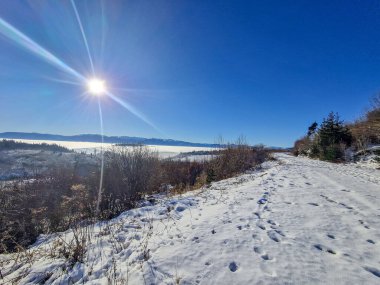 Slovak Tatra Dağlarında kış karla dolu.