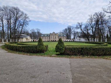 Polonya, Szczekociny 'deki saray ve park kompleksi.