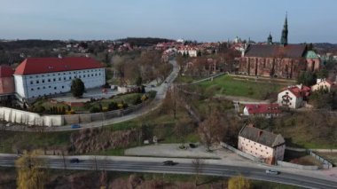Polonya 'nın Sandomierz kentindeki Kale ve katedral bazilikası.