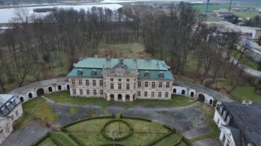 Polonya, Szczekociny 'deki saray ve park kompleksi.