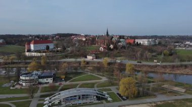 Sandomierz, Polonya 'daki kalenin ve katedralin en üst manzarası.