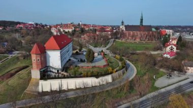 Sandomierz, Polonya 'daki kalenin ve katedralin en üst manzarası.