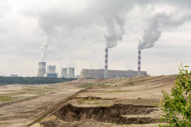 Polonya, Bechatw 'da kömürle çalışan elektrik santrali ve açık maden ocağı..