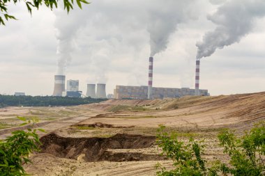 Polonya, Bechatw 'da kömürle çalışan elektrik santrali ve açık maden ocağı..