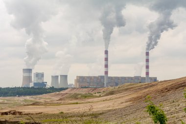 Polonya, Bechatw 'da kömürle çalışan elektrik santrali ve açık maden ocağı..