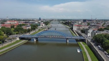 Polonya, Vistula Nehri ve Krakow 'un yukarısından görüntü.
