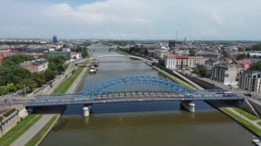 Polonya, Vistula Nehri ve Krakow 'un yukarısından görüntü.