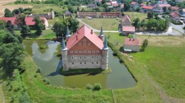 Piotrowice Swidnickie - Rönesans Savunma Malikanesi, Polonya.