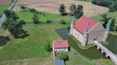 Piotrowice Swidnickie - Rönesans Savunma Malikanesi, Polonya.