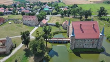 Piotrowice Swidnickie - Rönesans Savunma Malikanesi, Polonya.