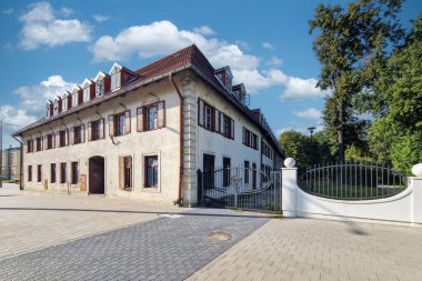 Polonya 'nın Pabianice kentindeki Şato ve eski şehir.