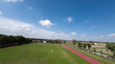 Futbol, basketbol ve koşu için halk sporları sahası