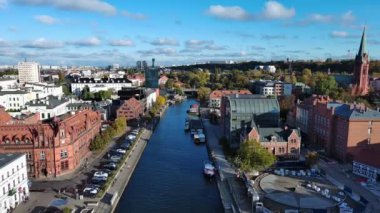 Brda Nehri 'ndeki Bydgoszcz Adası, Polonya.