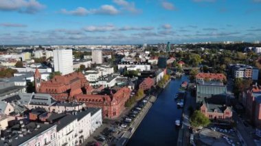 Brda Nehri 'ndeki Bydgoszcz Adası, Polonya.