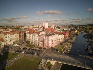 Bydgoszcz ve nehrin yukarısından eski kasaba manzarası.