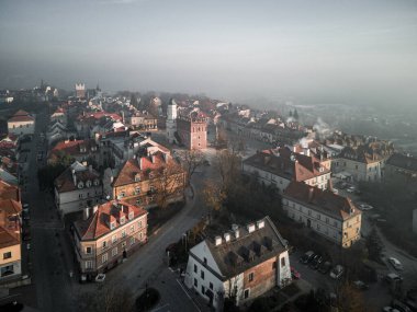 Sandomierz bir sonbahar sabahı yukarıdan görüldü, Polonya.