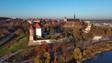 Sandomierz bir sonbahar sabahı yukarıdan görüldü, Polonya.