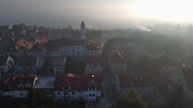 Sandomierz bir sonbahar sabahı yukarıdan görüldü, Polonya.