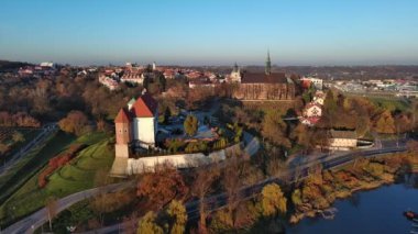 Sandomierz bir sonbahar sabahı yukarıdan görüldü, Polonya.