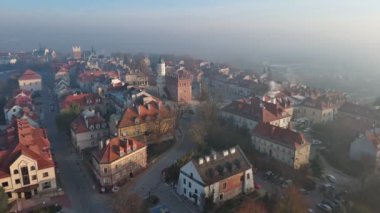 Sandomierz bir sonbahar sabahı yukarıdan görüldü, Polonya.