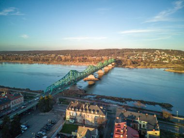 Vistula Nehri üzerindeki Wloclawek şehri, Polonya.