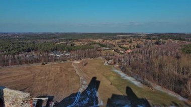 Polonya 'nın Çekoslova yakınlarındaki Olsztyn köyündeki bir ortaçağ şatosunun kalıntıları..