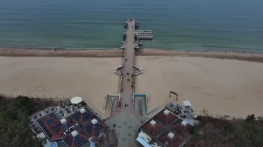 Brzezno, Gdansk, Polonya 'da tahta iskele ortaya çıktı..