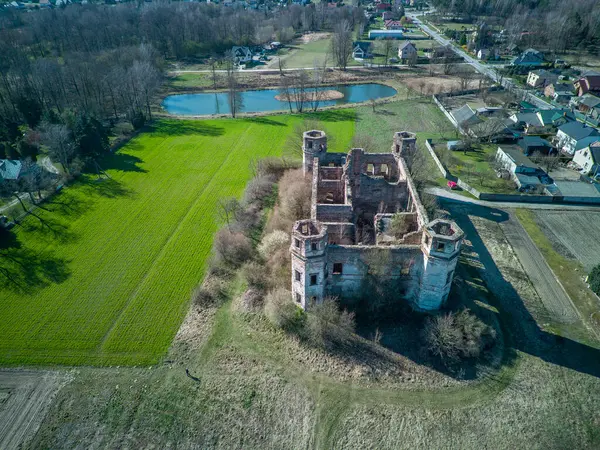 Polonya, Podzamcze Piekoszowskie 'deki Tarlow Sarayı kalıntıları.