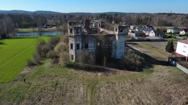 Polonya, Podzamcze Piekoszowskie 'deki Tarlow Sarayı kalıntıları.