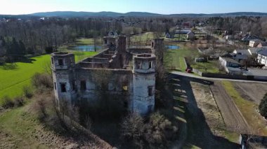 Polonya, Podzamcze Piekoszowskie 'deki Tarlow Sarayı kalıntıları.