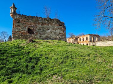 Wlostw, Polonya 'daki sarayın kalıntıları..