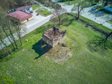 Wlostw, Polonya 'daki sarayın kalıntıları..