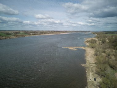 Polonya, Vistula Nehri 'ndeki Bobrowniki Kalesi' nin kalıntıları..