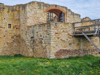 Polonya, Inowodz 'daki Kale Harabeleri.