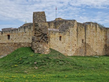 Polonya, Inowodz 'daki Kale Harabeleri.
