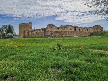 Polonya, Inowodz 'daki Kale Harabeleri.