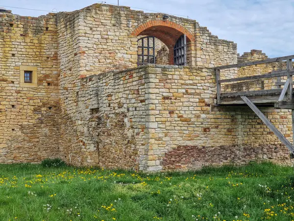 Polonya, Inowodz 'daki Kale Harabeleri.