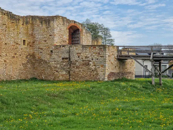 Polonya, Inowodz 'daki Kale Harabeleri.