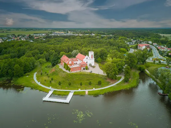 Polonya, Gostynin 'deki kale ve kilise.