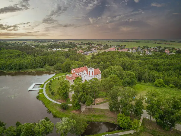 Polonya, Gostynin 'deki kale ve kilise.